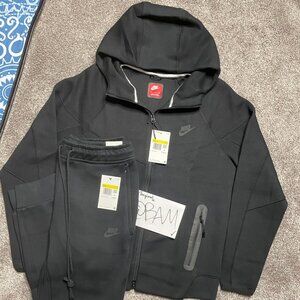 Black/Black - Nike Sportswear Tech Fleece Full-Zip Hoodie & Joggers Set